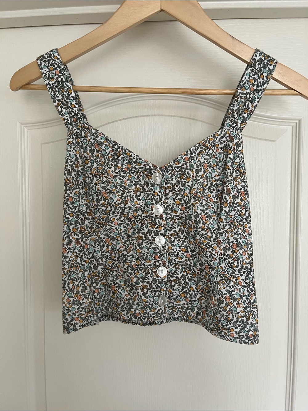 Abercrombie & Fitch Button-Front Crop Tank in Floral/Fruit Print NWOT